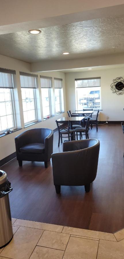 Boarders Inn & Suites By Cobblestone Hotels - Broken Bow Extérieur photo