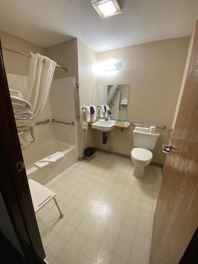Boarders Inn & Suites By Cobblestone Hotels - Broken Bow Extérieur photo