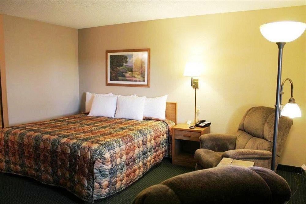 Boarders Inn & Suites By Cobblestone Hotels - Broken Bow Extérieur photo