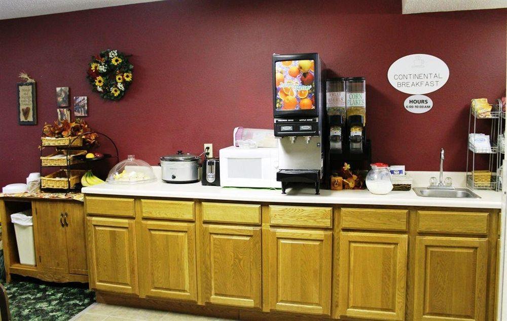 Boarders Inn & Suites By Cobblestone Hotels - Broken Bow Extérieur photo