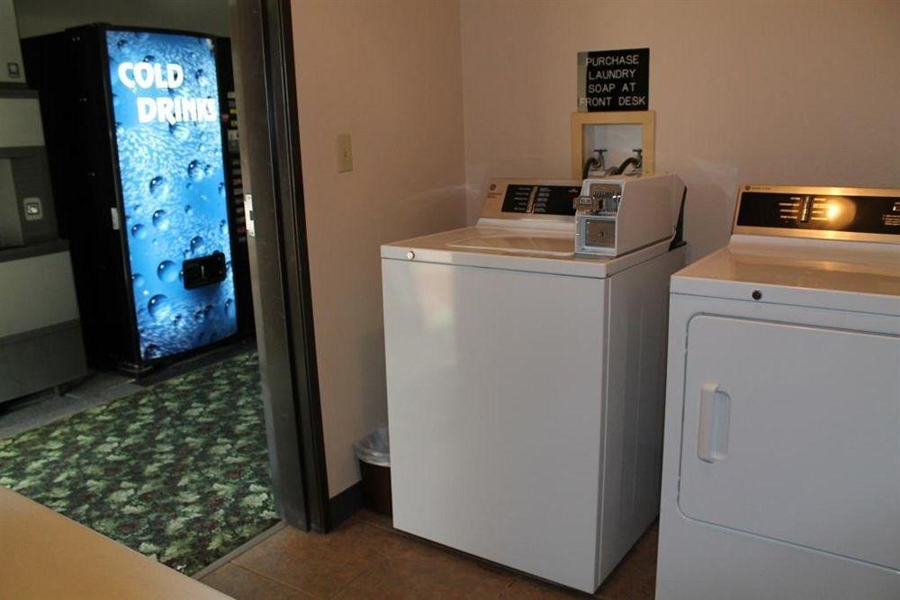 Boarders Inn & Suites By Cobblestone Hotels - Broken Bow Extérieur photo