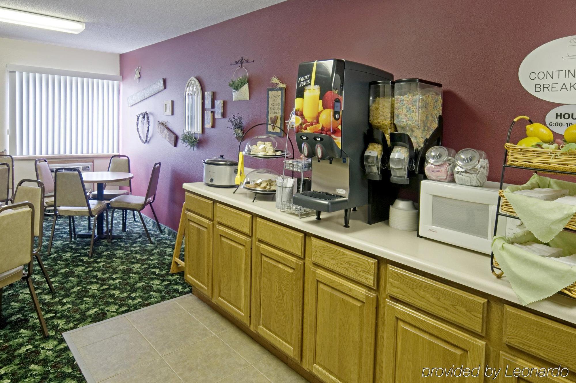 Boarders Inn & Suites By Cobblestone Hotels - Broken Bow Restaurant photo