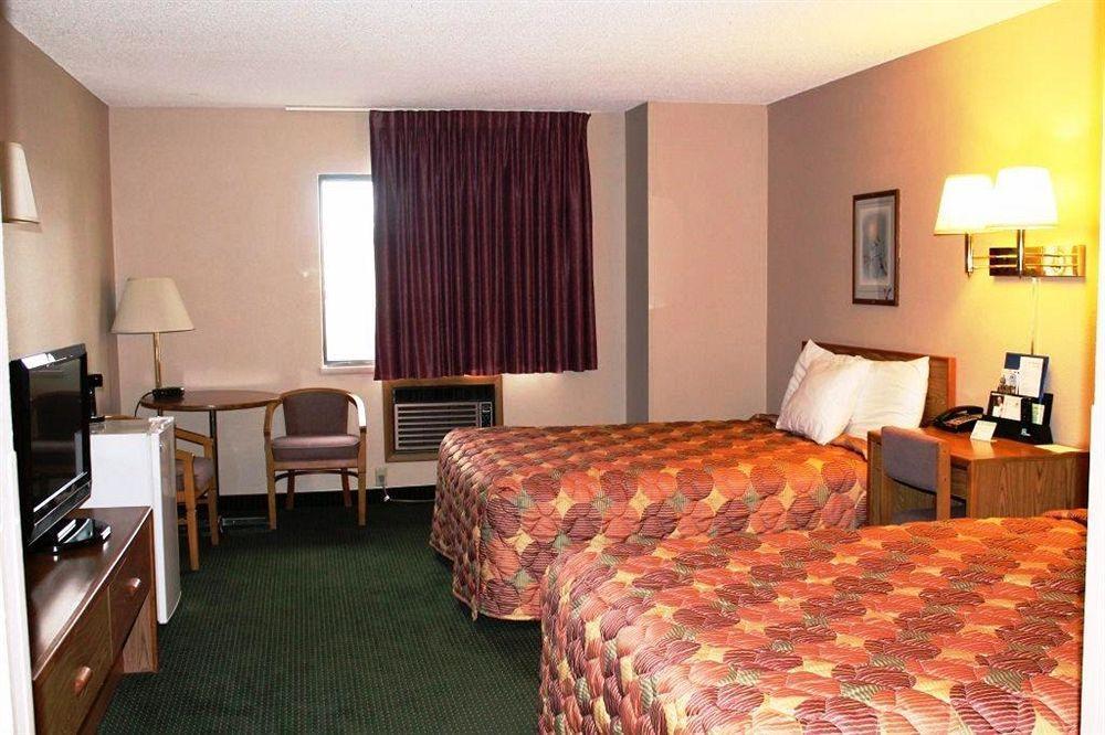 Boarders Inn & Suites By Cobblestone Hotels - Broken Bow Extérieur photo