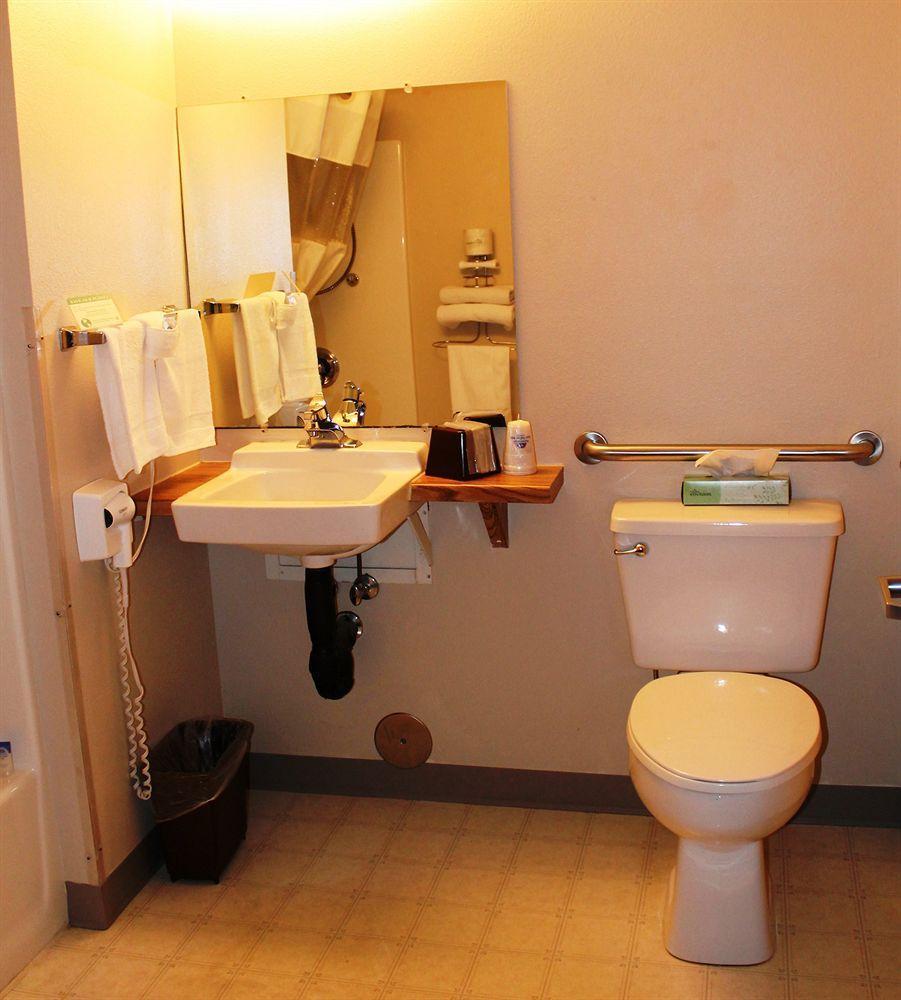 Boarders Inn & Suites By Cobblestone Hotels - Broken Bow Extérieur photo